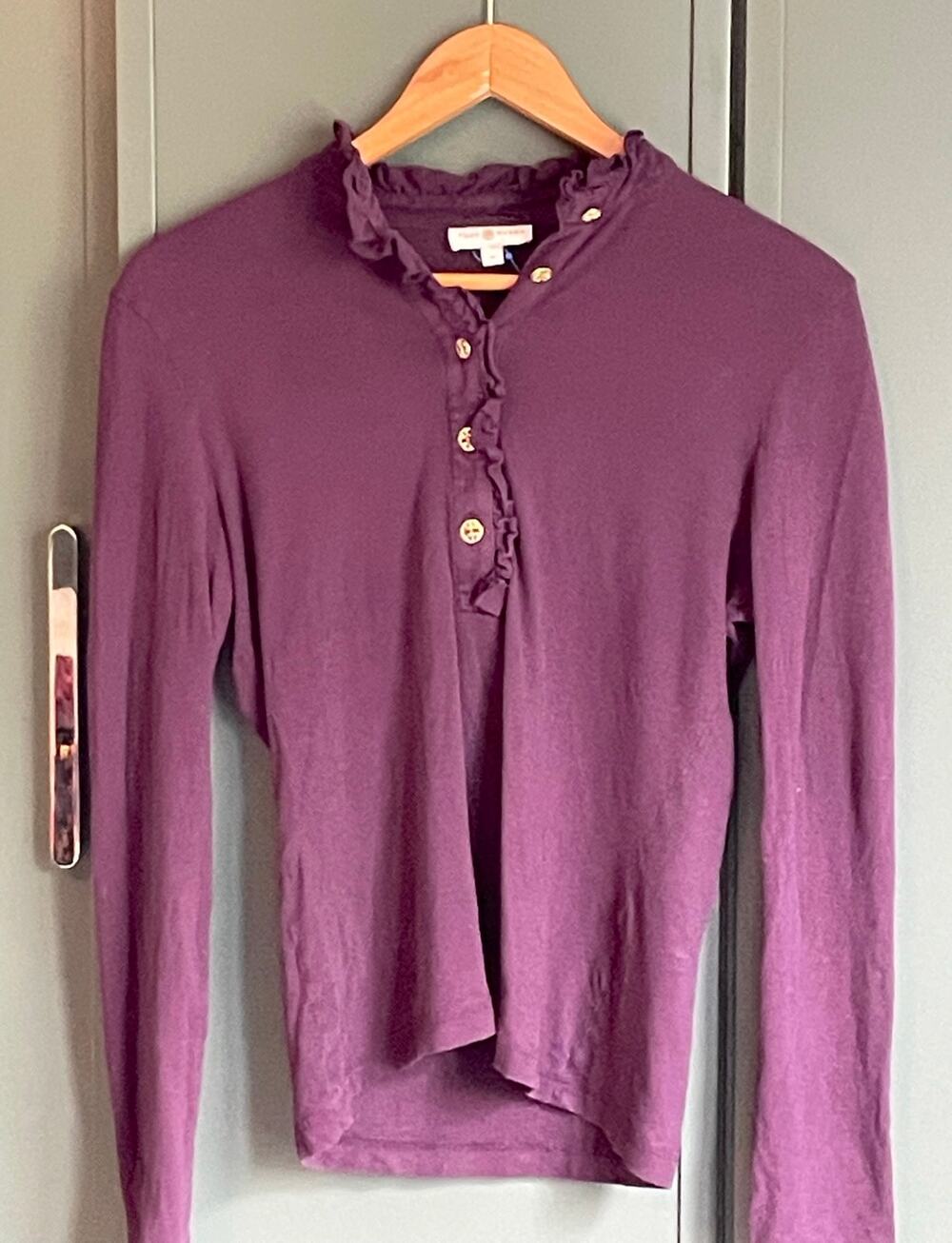 TORY BURCH sz M deep burgundy purple ruffle henley VGUC